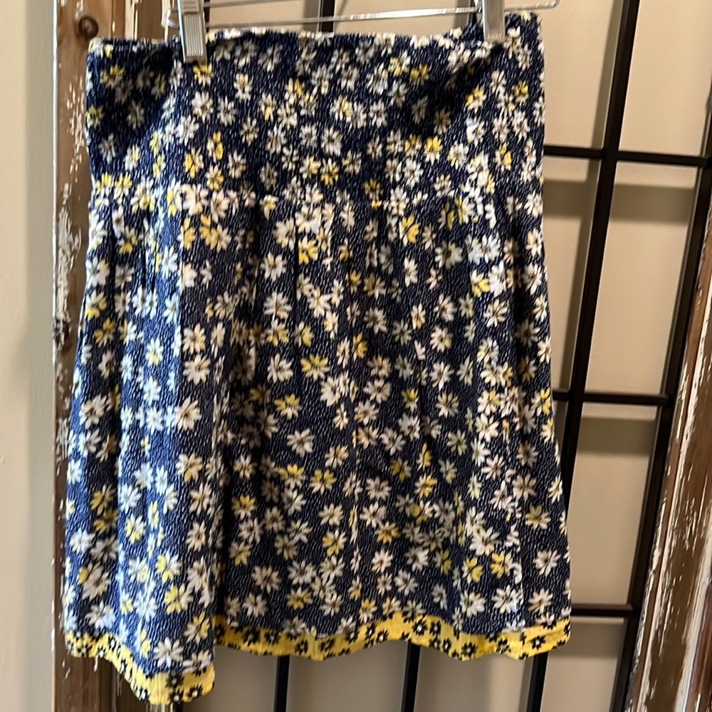 Jjill Daisy print skirt. XS elastic waist